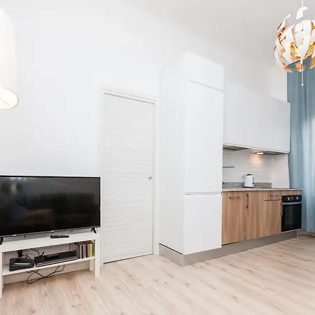 Cozy Flat In Near Metro ميلان